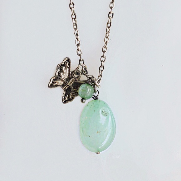🔥4/$20Vintage Aqua blue stone & butterfly pendant - Picture 1 of 6